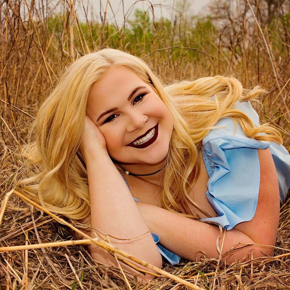 Meet your Posher, Caitlin - Picture 1 of 1